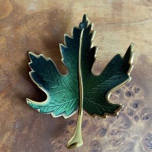 Leaf brooch